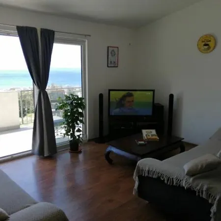 아파트 Peaceful For Family Or Couples